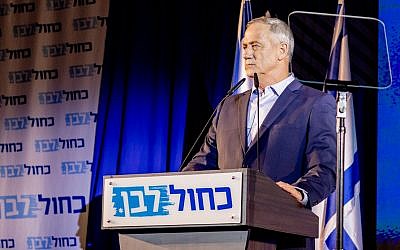 Blue and White leader Benny Gantz addressing party activists in Shefayim, July 14, 2019. (Jane Peimer)