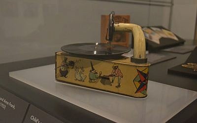 Child's record player given to neighbor of Otto Frank on the occasion of Anne Frank's birth in Frankfurt, Germany, on display at New York City's Museum of Jewish Heritage through December 2019 (Musealia/Iciar Palacios)