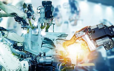 Illustrative image of IoT, smart factory , industry 4.0 tech, robot arm (Ekkasit919; iStock by Getty Images)
