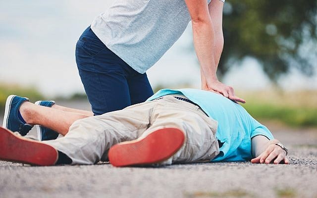 Illustrative image of a heart attack, heart failure and resuscitation (Chalabala; iStock by Getty Images) Illustrative image of a heart attack, heart failure and resuscitation (Chalabala; iStock by Getty Images)