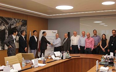 Officials from Harel Insurance Investments & Financial Services Ltd. and Japanese insurance corporation Tokio Marine Holdings Inc. sign accord to join forces in scouting for cutting edge Israeli tech; Ramat Gan, July 24, 2019 (Batia Mor)