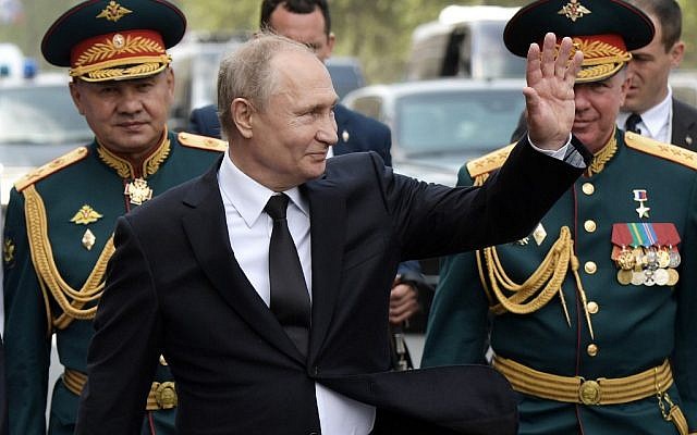 Russian President Vladimir Putin (C), Commander of the Western Military District Colonel General Alexander Zhuravlyov (R) and Russian Defense Minister Sergei Shoigu after the parade of the Russian fleet as part of the Navy Day celebration, in Saint Petersburg, on July 28, 2019. (Alexey Nikolsky/Sputnik/AFP) Russian President Vladimir Putin (C), Commander of the Western Military District Colonel General Alexander Zhuravlyov (R) and Russian Defense Minister Sergei Shoigu after the parade of the Russian fleet as part of the Navy Day celebration, in Saint Petersburg, on July 28, 2019. (Alexey Nikolsky/Sputnik/AFP)