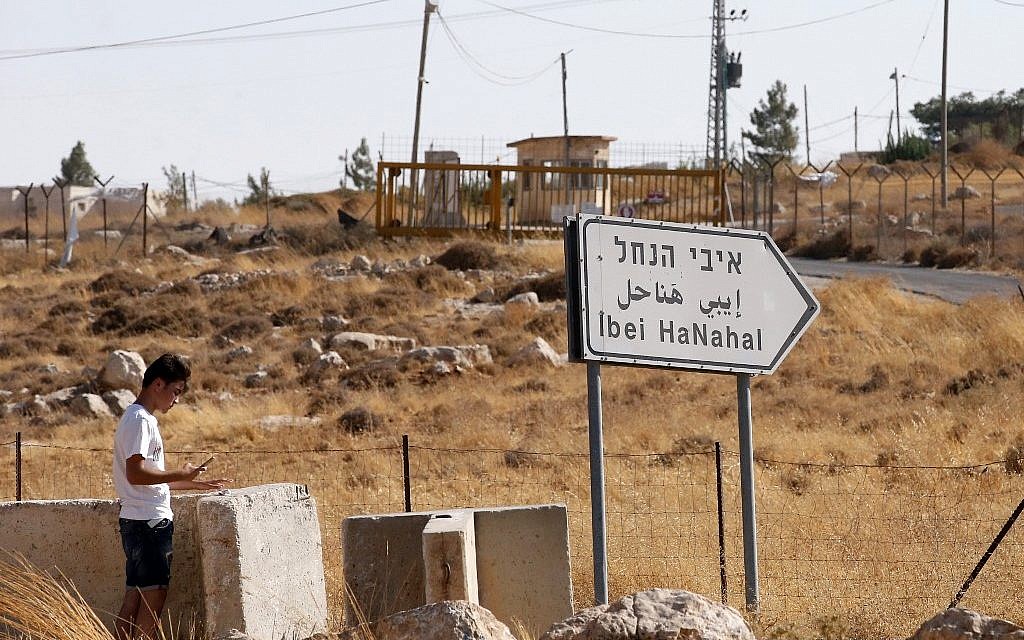 A sign shows the way to the israeli settlement of Ibei Hanahal near the Palestinian village of Kissan on August 6, 2019. (HAZEM BADER / AFP)