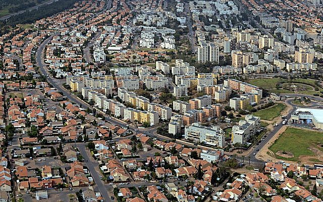 An aerial view of the southern city of Kiryat Gat in 2010. (CC BY-SA Wikimedia commons, Kiryat Gat municipality archives) An aerial view of the southern city of Kiryat Gat in 2010. (CC BY-SA Wikimedia commons, Kiryat Gat municipality archives)