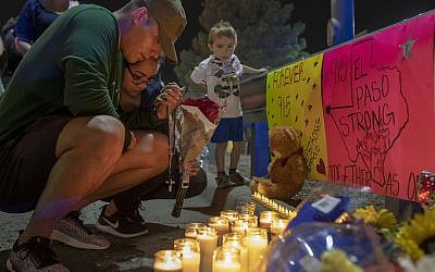 Rene Aguilar and Jackie Flores pray at a makeshift memorial for the victims of a mass shooting at a shopping complex in El Paso, Texas, August 4, 2019. (AP Photo/Andres Leighton)