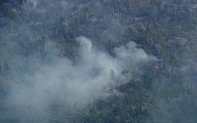 Fire consumes an area near Jaci Parana, state of Rondonia, Brazil, August 24, 2019. (Eraldo Peres/AP) Fire consumes an area near Jaci Parana, state of Rondonia, Brazil, August 24, 2019. (Eraldo Peres/AP)