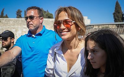 Jennifer Lopez visits the Western Wall in the Old City of Jerusalem on August 2, 2019. (Noam Revkin Fenton/Flash90)