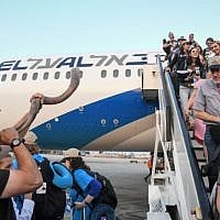 ILLUSTRATIVE — New immigrants from North America arrive on a special aliyah flight arranged by the Nefesh B'Nefesh organization, at Ben Gurion International Airport on August 14, 2019. (Flash90)
