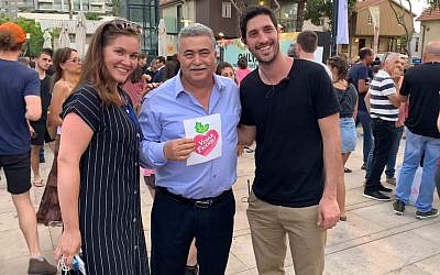 Labor leader Amir Peretz, center, with Vegan Friendly founder and CEO Omri Paz, right, and lobbyist Anna Nemkov, left. (Courtesy/Zman Yisrael)