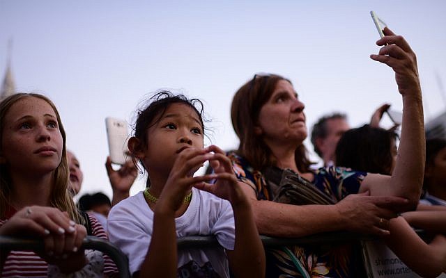Filipina workers, their children and supporters protest against deportations of Filipino workers in Tel Aviv, August 6, 2019. (Tomer Neuberg/Flash90) Filipina workers, their children and supporters protest against deportations of Filipino workers in Tel Aviv, August 6, 2019. (Tomer Neuberg/Flash90)
