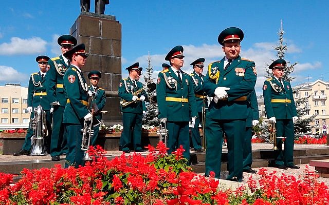 A Russian military band prepares to attend the funerals of five Russian nuclear engineers killed by a rocket explosion in Sarov, 370 kilometers (230 miles) east of Moscow, which has served as a base for Russia's nuclear weapons program since the late 1940s, in this grab taken from footage provided by the Russian State Atomic Energy Corporation ROSATOM press service, August 12, 2019. (Russian State Atomic Energy Corporation ROSATOM via AP) A Russian military band prepares to attend the funerals of five Russian nuclear engineers killed by a rocket explosion in Sarov, 370 kilometers (230 miles) east of Moscow, which has served as a base for Russia's nuclear weapons program since the late 1940s, in this grab taken from footage provided by the Russian State Atomic Energy Corporation ROSATOM press service, August 12, 2019. (Russian State Atomic Energy Corporation ROSATOM via AP)