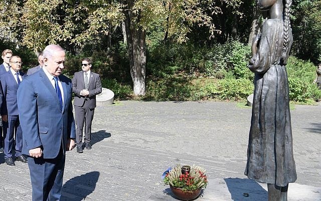 PM Netanyahu places a small wheat basket at a monument the victims of the Holodomor, a man-made famine that killed millions of Ukrainians and others, Kyiv, August 19, 2019 (Amos Ben Gershom/GPO) PM Netanyahu places a small wheat basket at a monument the victims of the Holodomor, a man-made famine that killed millions of Ukrainians and others, Kyiv, August 19, 2019 (Amos Ben Gershom/GPO)