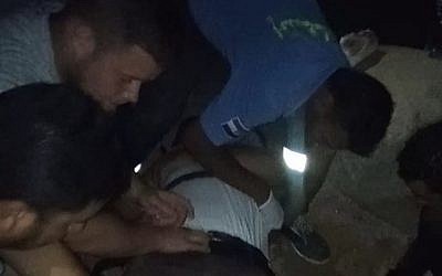 Israelis help an Egyptian driver whose car crashed in the Sinai Peninsula, August 2019 (Courtesy Yosef Malachi)