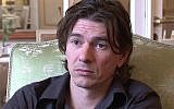 Dimitri Verhulst wrote "Being Jewish is not a religion, no God would give creatures such an ugly nose" in Belgian daily.  (Screenshot from YouTube via JTA)