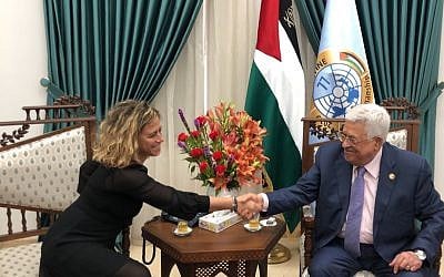 Democratic Camp candidate Noa Rothman meets PA President Mahmoud Abbas in Ramallah on August 13, 2019 (via Twitter)