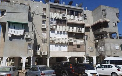 The apartment building in the central Israeli city of Lod where police found a seven-year-old girl tied to a shower on August 12, 2019. (Screen capture Channel 12)