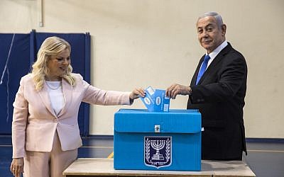 Prime Minister Benjamin Netanyahu and his wife Sara casts their votes at a voting station in Jerusalem on September 17, 2019. (Heidi Levine/AFP)