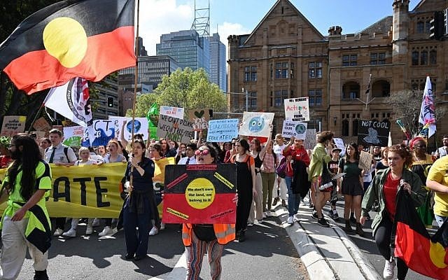 People attend a protest march as part of the world's largest climate strike in Sydney on September 20, 2019. (PETER PARKS / AFP) People attend a protest march as part of the world's largest climate strike in Sydney on September 20, 2019. (PETER PARKS / AFP)