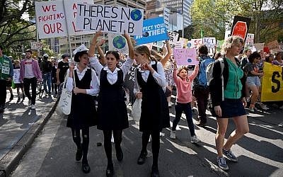 School children attend a protest march as part of the world's largest climate strike in Sydney on September 20, 2019.  (PETER PARKS / AFP)