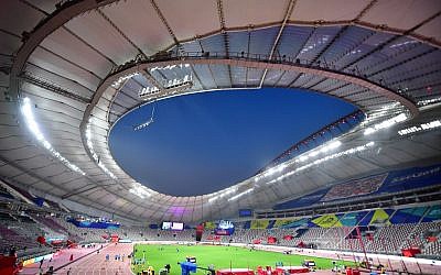 A general view shows the Khalifa International Stadium in Doha on September 26, 2019, ahead of the IAAF World Athletics Championships. (Photo by Giuseppe CACACE / AFP)