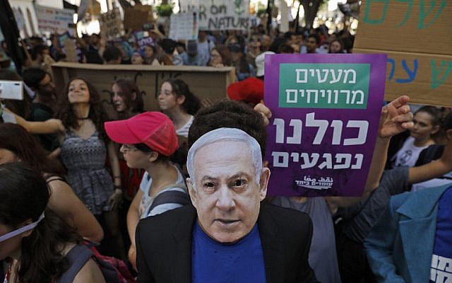Israeli activists and demonstrators hold placards as they take part in a Global Climate Strike in the Israeli coastal city of Tel Aviv on September 27, 2019 against inaction on climate change. (AHMAD GHARABLI / AFP)