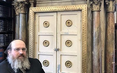Rabbi Shaul Shimon Deutsch with the Krumbach Torah Ark. (Courtesy of Guernsey's)