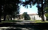 Burlingame High School, Burlingame California in 2011. (CC BY-SA Wikimedia commons)