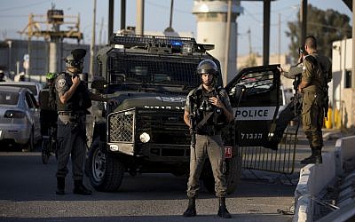 Illustrative: Border Police officers deploy at the Qalandiya checkpoint north of Jerusalem after an apparent stabbing attack, September 18, 2019. (AP Photo/Majdi Mohammed)