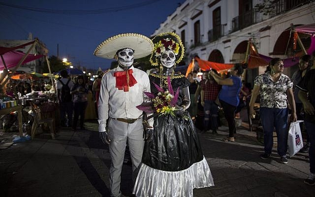 Performers in costume attend a Day of the Dead parade in Juchitan, Mexico, October 31, 2018 (AP Photo/Rodrigo Abd) Performers in costume attend a Day of the Dead parade in Juchitan, Mexico, October 31, 2018 (AP Photo/Rodrigo Abd)