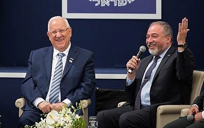 President Reuven Rivlin, left, and then-defense minister Avigdor Liberman at a ceremony for outstanding soldiers held as part of Israel's 69th Independence Day celebrations, at the President's Residence in Jerusalem. May 2, 2017. (Hadas Parush/Flash90)