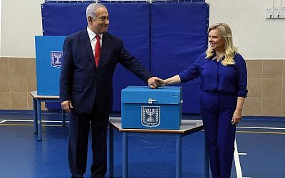 Prime Minister Benjamin Netanyahu and his wife Sara cast their vote at a polling station in Jerusalem during the Knesset elections, April 9, 2019. (Haim Zach/GPO)