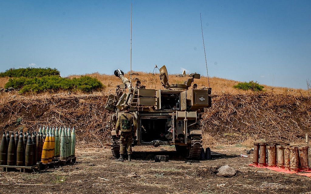 Israeli soldiers stand near artillery units deployed near the Lebanese border outside the northern city of Kiryat Shmona on September 1, 2019. (Basel Awidat/Flash90) Israeli soldiers stand near artillery units deployed near the Lebanese border outside the northern city of Kiryat Shmona on September 1, 2019. (Basel Awidat/Flash90)