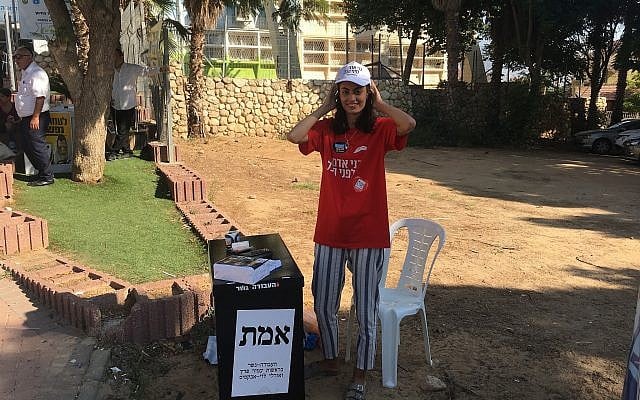 A Labor Party activist outside a polling station in Sderot, September 17, 2019 (Simona Weinglass/Times of Israel) A Labor Party activist outside a polling station in Sderot, September 17, 2019 (Simona Weinglass/Times of Israel)