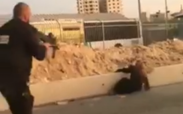 A security guard shoots dead a Palestinian woman after she pulled out a knife at the Qalandiya checkpoint in the central West Bank on September 18, 2019. (Screen capture) A security guard shoots dead a Palestinian woman after she pulled out a knife at the Qalandiya checkpoint in the central West Bank on September 18, 2019. (Screen capture)