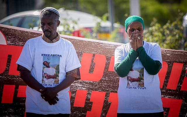 The family of Avraham Abera Mengistu protests near the prime minister's office in Jerusalem, June 26, 2016. (Yonatan Sindel/Flash90) The family of Avraham Abera Mengistu protests near the prime minister's office in Jerusalem, June 26, 2016. (Yonatan Sindel/Flash90)