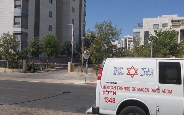 The scene in Yavne where a 10-year-old boy fell from a balcony on the 6th floor, September 3, 2019. (Magen David Adom) The scene in Yavne where a 10-year-old boy fell from a balcony on the 6th floor, September 3, 2019. (Magen David Adom)
