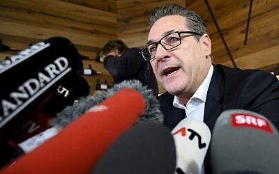 Heinz-Christian Strache, Austria's former vice-chancellor and disgraced former leader of the far-right Freedom Party (FPOe), gives a statement to the press in Vienna on October 1, 2019. (Joe Klamar/AFP)
