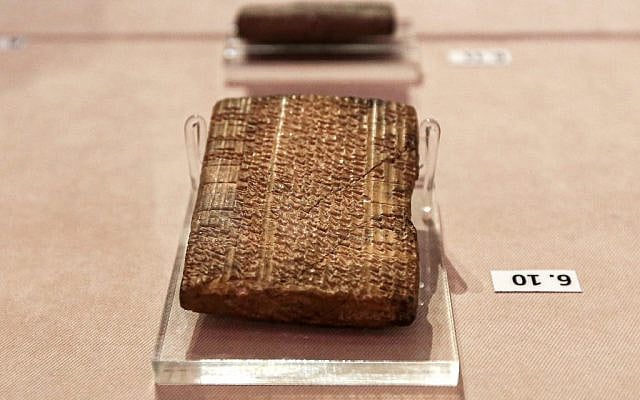This picture taken on October 2, 2019 shows Achaemenid-era clay tablets on display at Iran's National Museum in the capital Tehran, which were returned by the United States following a US Supreme Court ruling. (ATTA KENARE / AFP)