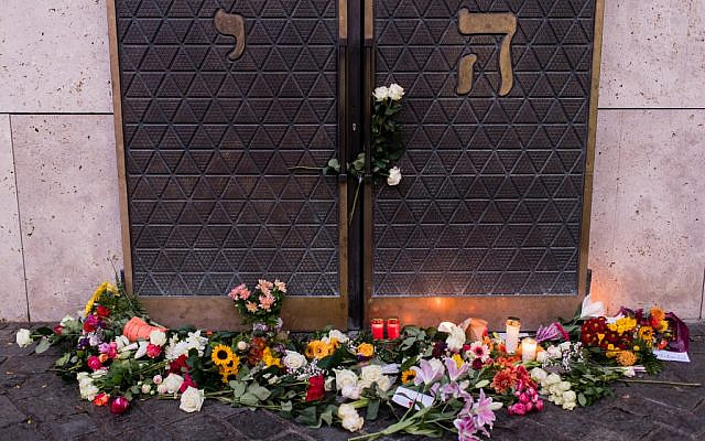 Flowers and candles are placed in commemoration of the Halle shooting victims in front of the Ohel Jakob synagogue in Munich, southern Germany, on October 10, 2019, one day after the deadly anti-Semitic shooting in Halle. (Matthias Balk/DPA/AFP)