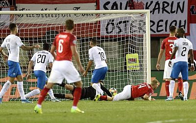 Austria's defender Martin Hinteregger (C) scores during the UEFA Euro 2020 Group G qualification football match Austria v Israel in Vienna on October 10, 2019. (HERBERT PFARRHOFER / APA / AFP)