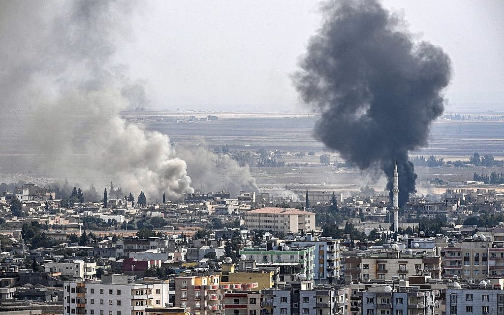 This picture taken on October 16, 2019 from the Turkish side of the border at Ceylanpinar district in Sanliurfa shows smoke rising from the Syrian town of Ras al-Ain on the eighth day of Turkey's military operation against Kurdish forces. (Ozan KOSE / AFP)