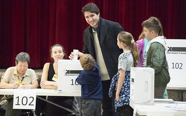 Leader of the Liberal Party of Canada, Justin Trudeau votes with his family in Montreal, Quebec on October 21, 2019 (Sebastien ST-JEAN / AFP) Leader of the Liberal Party of Canada, Justin Trudeau votes with his family in Montreal, Quebec on October 21, 2019 (Sebastien ST-JEAN / AFP)