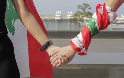 Lebanese protesters hold hands to form a human chain along the coast from north to south as a symbol of unity, during ongoing anti-government demonstrations in Lebanon's capital Beirut on October 27, 2019. (ANWAR AMRO / AFP)