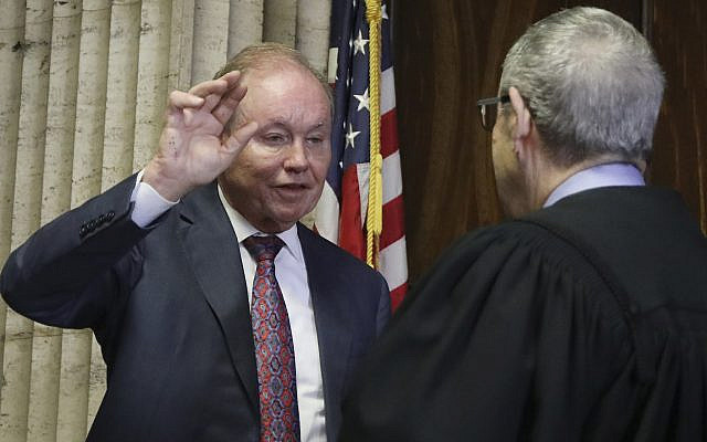 In this photo from August 23, 2019, former US Attorney Dan Webb takes the oath of special prosecutor before Judge Michael Toomin, during a status hearing concerning actor Jussie Smollett at the Leighton Criminal Court building, in Chicago. (Antonio Perez/ Chicago Tribune via AP, Pool) In this photo from August 23, 2019, former US Attorney Dan Webb takes the oath of special prosecutor before Judge Michael Toomin, during a status hearing concerning actor Jussie Smollett at the Leighton Criminal Court building, in Chicago. (Antonio Perez/ Chicago Tribune via AP, Pool)