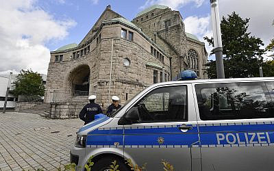 Police secure the old synagogue in Essen, Germany, October 10, 2019. (AP Photo/Martin Meissner)