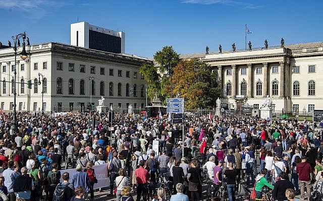 Thousands of people protest on October 13, 2019 in Berlin, Germany, against rising anti-Semitism, days after a man attacked a synagogue. (Paul Zinken/dpa via AP)