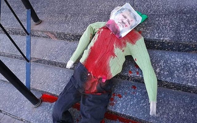 An effigy of Igor Kolomoisky at the entrance to the Brodsky Synagogue in Kyiv, Ukraine, Oct. 14, 2019. (Courtesy of Eduard Dolinsky) An effigy of Igor Kolomoisky at the entrance to the Brodsky Synagogue in Kyiv, Ukraine, Oct. 14, 2019. (Courtesy of Eduard Dolinsky)