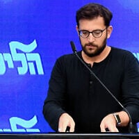 Likud spokesman Jonatan Urich at a joint press conference by Prime Minister Benjamin Netayahu and Zehut party chairman Moshe Feiglin at Kfar Hamacabiah in Ramat Gan, on August 29, 2019. (Flash90)