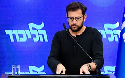 Likud spokesman Jonatan Urich at a joint press conference by Prime Minister Benjamin Netayahu and Zehut party chairman Moshe Feiglin at Kfar Hamacabiah in Ramat Gan, on August 29, 2019. (Flash90)