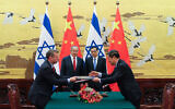 Prime Minister Benjamin Netanyahu, center left, and Chinese Premier Li Keqiang, center right, attend a signing ceremony at the Great Hall of the People in Beijing, March 20, 2017. (Lintao Zhang/Pool Photo via AP)